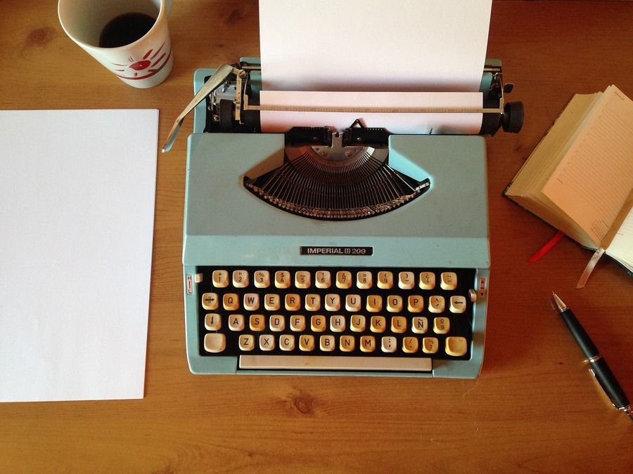 macchina da scrivere- corso scrivere per il seriale