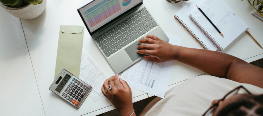 immagine di persona che usa pc