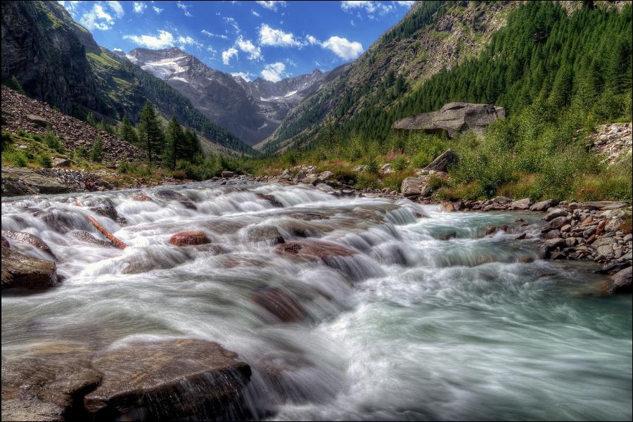 fiume in montagna