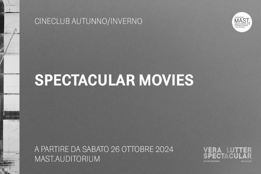 Spectacular Movies su sfondo grigio