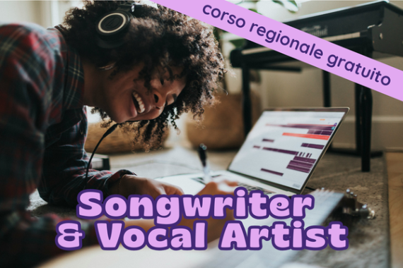 immagine di ragazza che scrive canzone