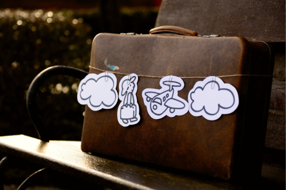 borsa da viaggio con disegni di nuvole e aerei