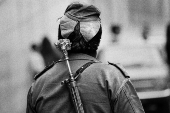 fotografia uomo di spalle